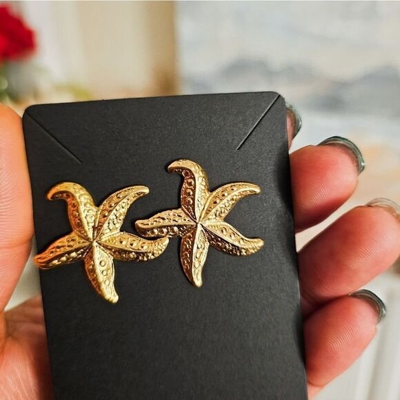VTG Goldtone Starfish Trendy Boho Pierced Earrings. - Picture 2 of 13